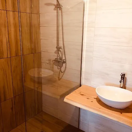 Domki Eden Z Ksiezycowego Drewna Z Balia Z Jakuzzi, Sauna Golubie Exterior photo