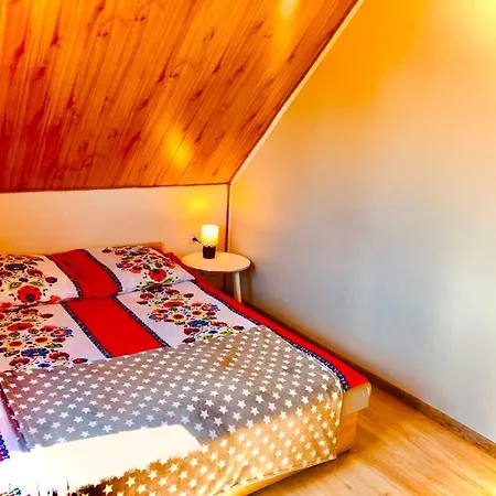 Domki Eden Z Ksiezycowego Drewna Z Balia Z Jakuzzi, Sauna Golubie Exterior photo