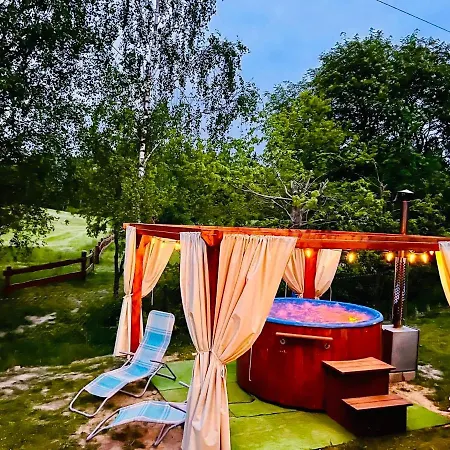 Domki Eden Z Ksiezycowego Drewna Z Balia Z Jakuzzi, Sauna Golubie Exterior photo