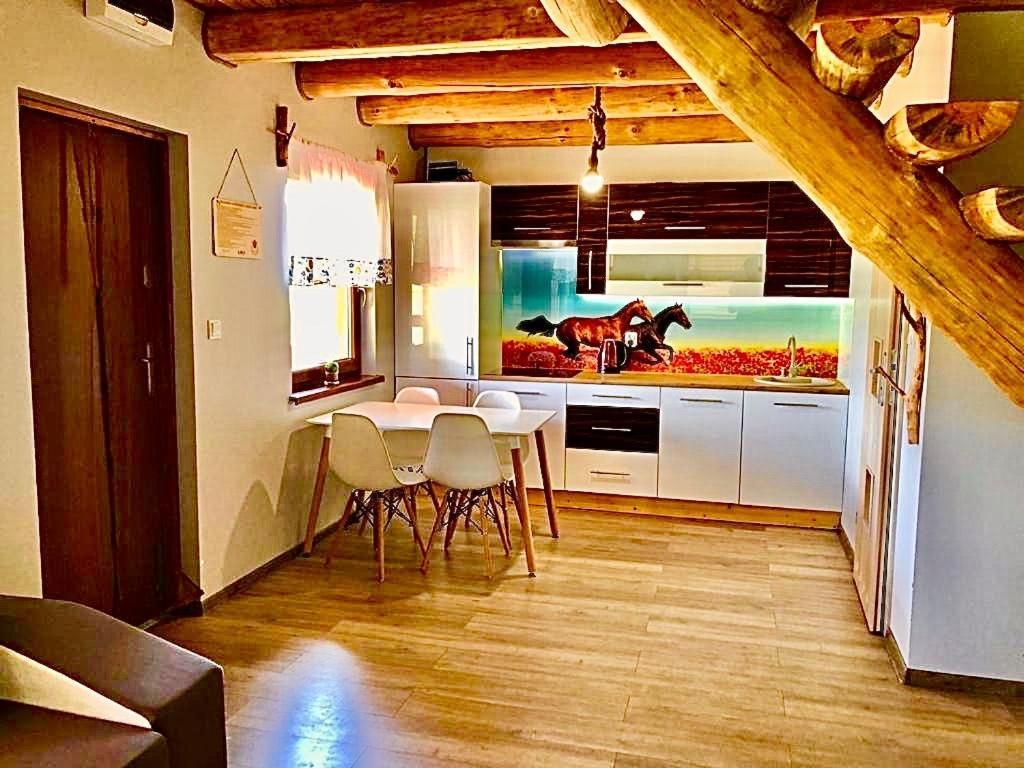Holiday home Eden Z Ksiezycowego Drewna Z Balia Z Jakuzzi, Sauna Golubie