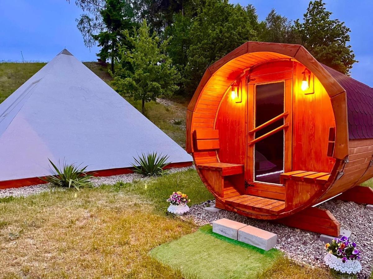 Holiday home Eden Z Ksiezycowego Drewna Z Balia Z Jakuzzi, Sauna Golubie